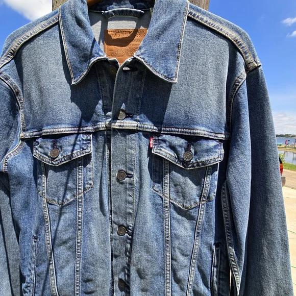 Levi's Premium Denim Trucker Jacket - Picture 8 of 8